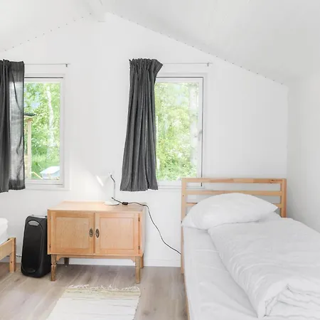 3 Bedroom Beautiful In Vaeggerlose 펜션