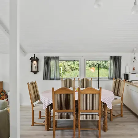 3 Bedroom Beautiful In Vaeggerlose Bøtø By