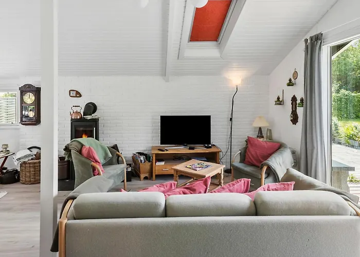 3 Bedroom Beautiful In Vaeggerlose *