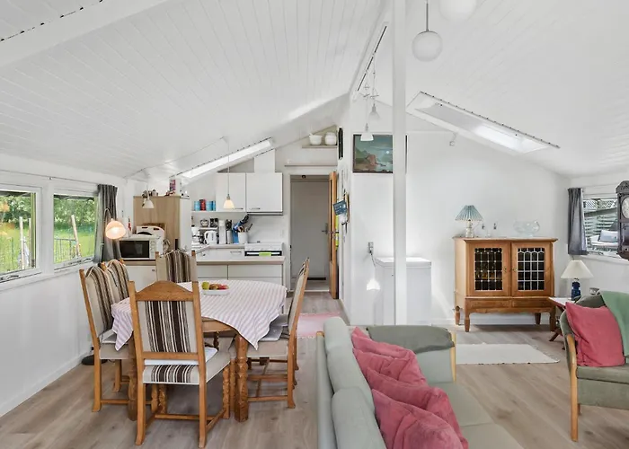 3 Bedroom Beautiful In Vaeggerlose Bøtø By